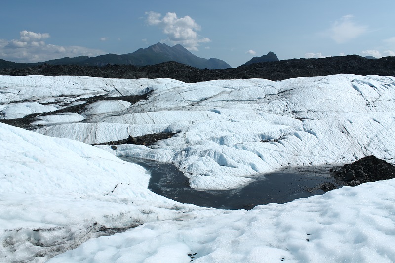 Ľadovec sa tiahne niekoľko kilometrov do vnútrozemia
