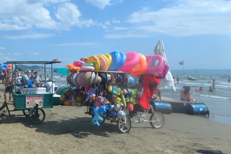 Predajcovia na pláži