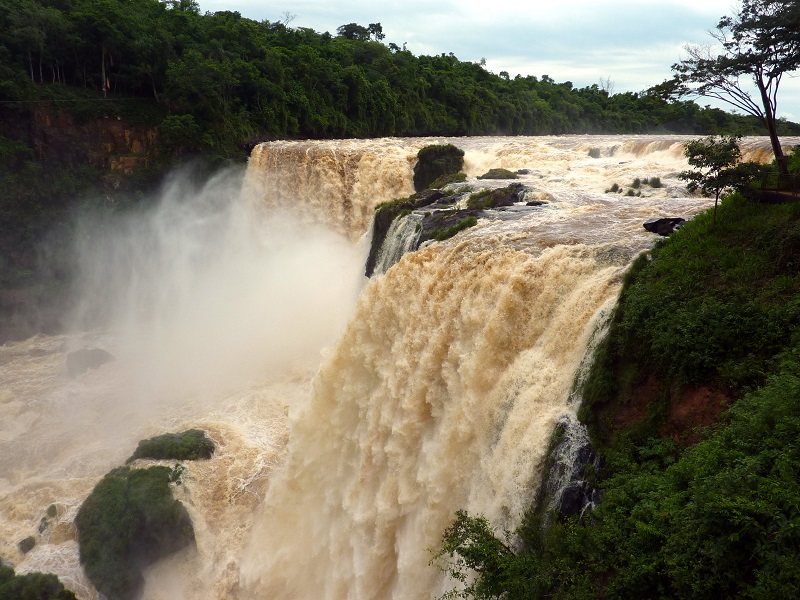 Monday Waterfalls v Paraguaji