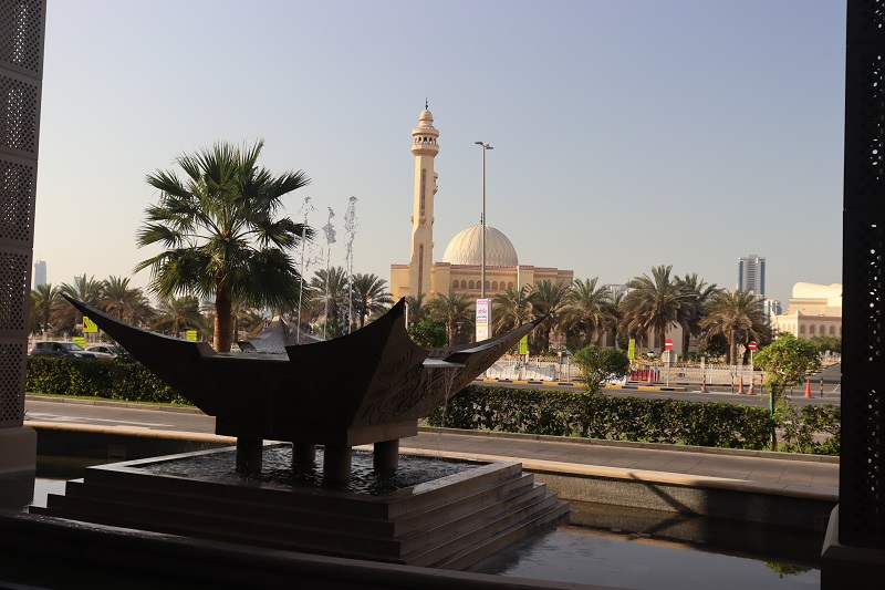 Výhľad na mešitu z neďalekého nákupného centra