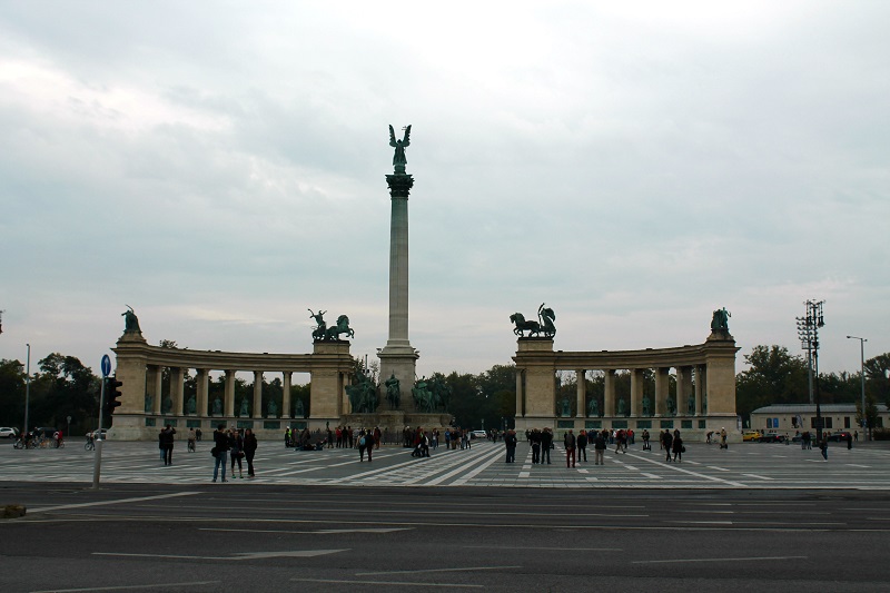 Námestie Hrdinov (Hosok tere)