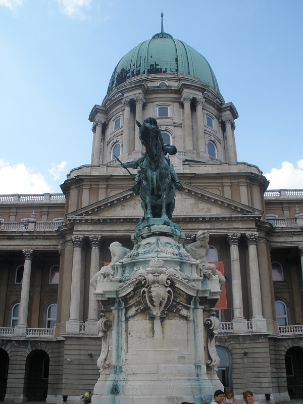 V budove hradu sa nachádza Maďarské historické múzeum