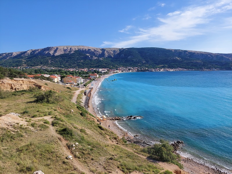 Výhľad na Bašku na začiatku túry