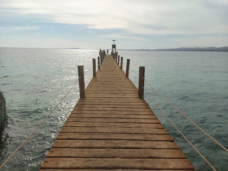 Mólo na El Fanar Beach, najlepšie šnorchlovanie je na jeho konci