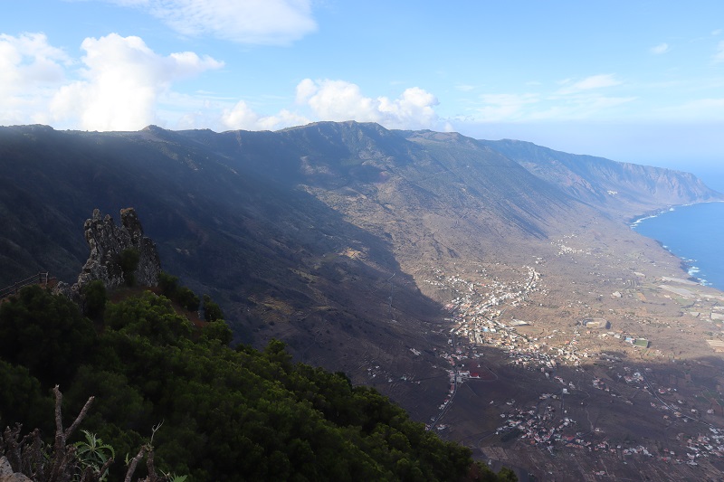 Výhľad na pobrežie z Mirador de Jimana