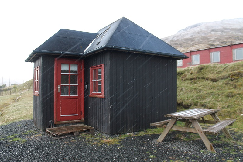 Chatka na Faerských ostrovoch, ktorú sme mali rezervovanú cez Airbnb.