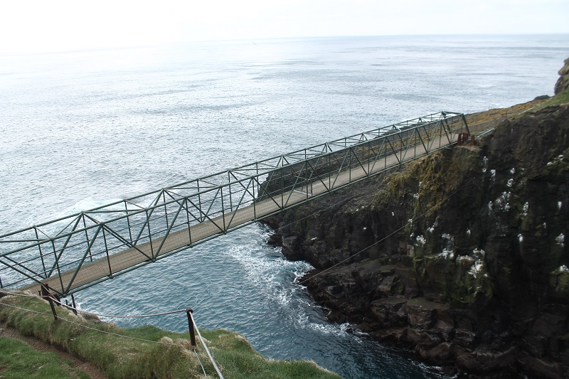 Mostík na ostrov Mykineshólmur