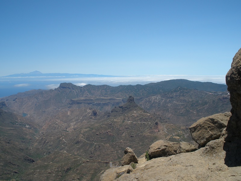 Z vrcholu dovidieť až na susedné Tenerife
