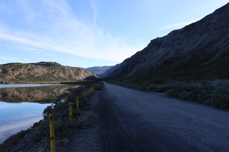 Prvý úsek túry z Narsarsuaqu do Flower Valley a k ľadovcu vedie asfaltová cesta