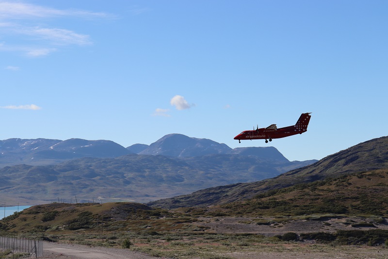 Air Greenland pristáva v Narsarsuaqu