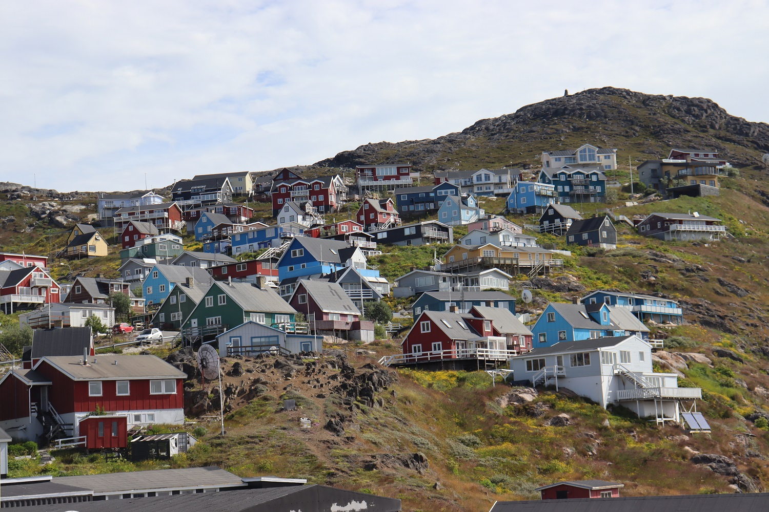 Grónsko: Qaqortoq a lety helikoptérou