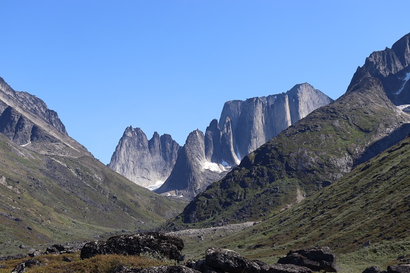 Pohľad do údolia, na konci ktorého sa nachádza Nalumasortoq