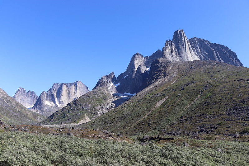 Tento výhľad s horami Nalumasortoq a Ulamertorsuaq sa nám páčil asi najviac