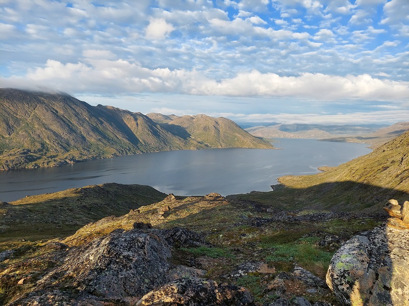 Keď sa vyčasí, máme nádherné výhľady na celý fjord Kangerluarsuk Tulleq