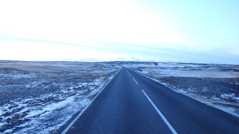 Hlavné cesty boli v dobrej kondícii, no veľa ciest bola aj pokrytých ľadom