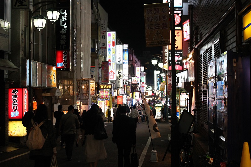 V nočných uličkách Tokia