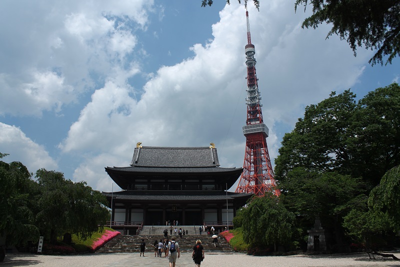Shiba Park a Tokyo Tower v pozadí
