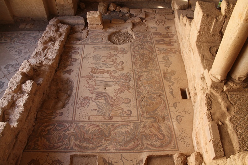 Jedna z mnohých zachovalých mozaík v Madabe