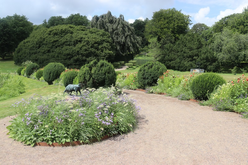 Záhrady a park v okolí hradu