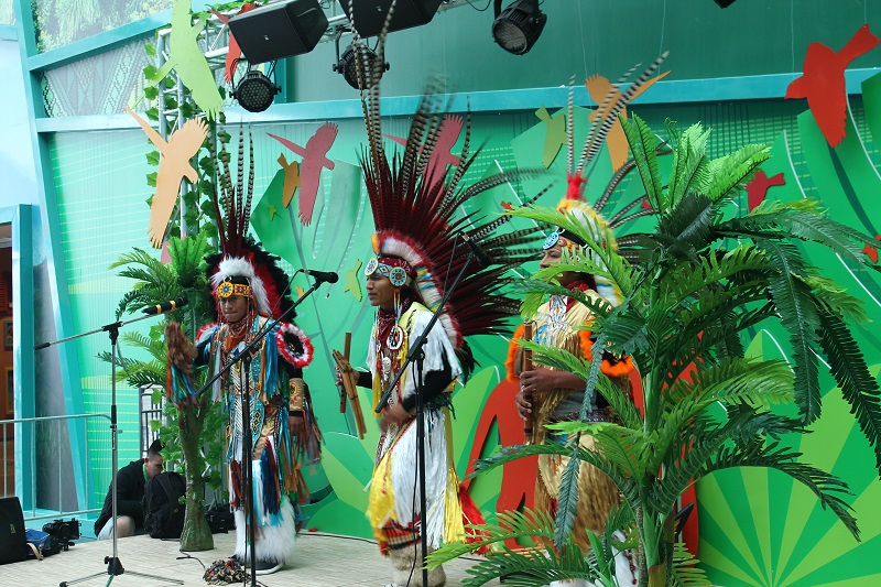 Zaujímavé folklórne vystúpenia sa konali pred viacerými paviliónmi