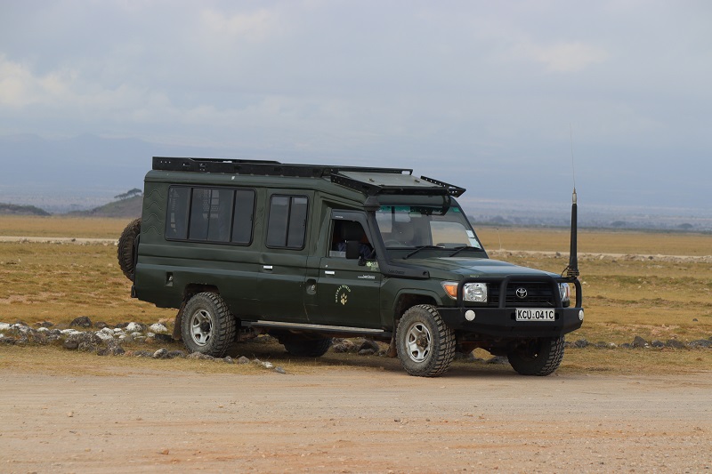 Takto vyzerá naše safari auto, na ktorom absolvujeme celú cestu v Amboseli.