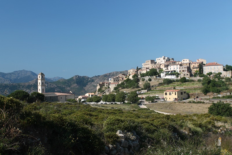 Výhľad na kostol a dedinku Sant’Antonino