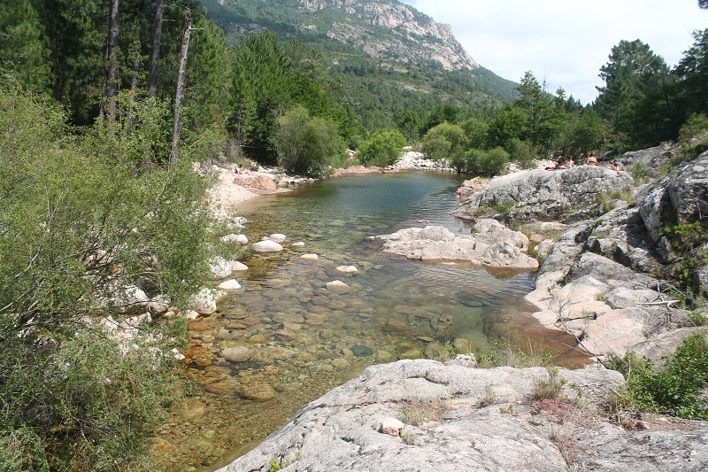 V horských oblastiach Korziky môžete nájsť takéto riečky vhodné na kúpanie