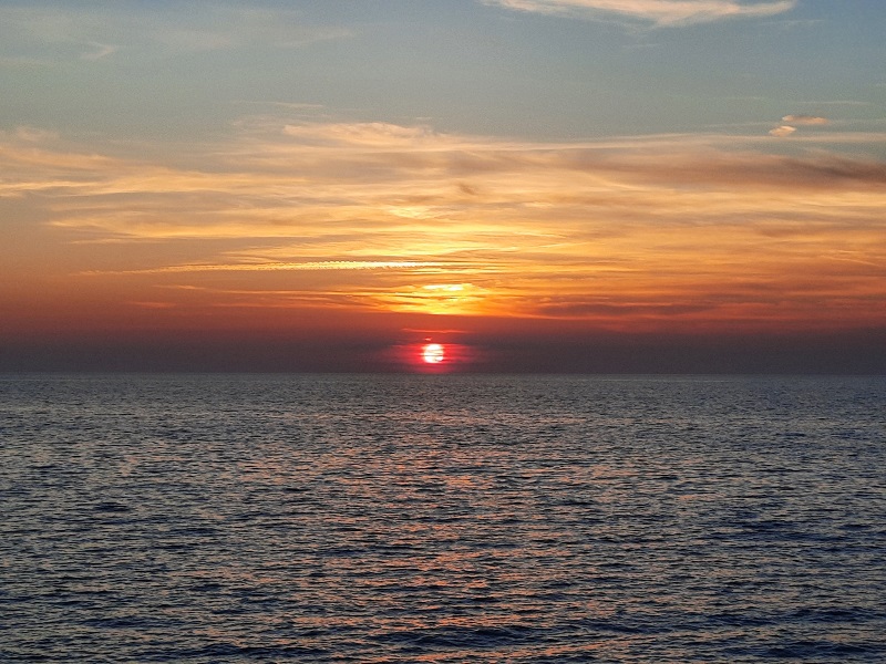 Hneď prvý večer nás na Korzike privítal takýto až gýčový západ slnka