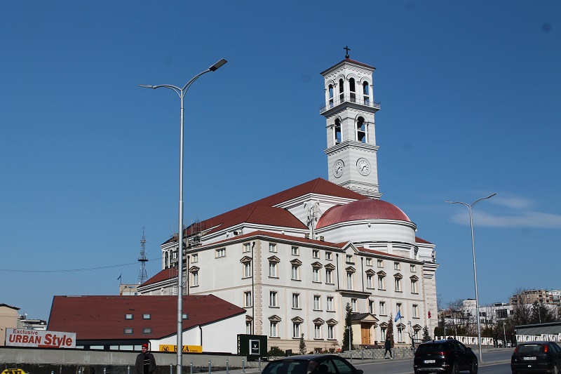 Pohľad na katedrálu v Prištine