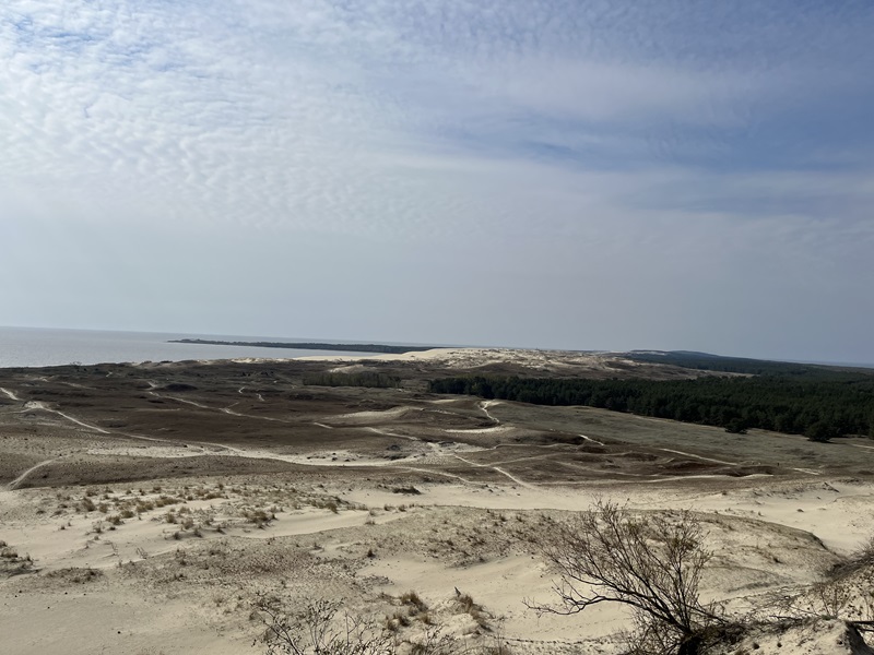 Časť za pieskovými dunami patrí už Rusku