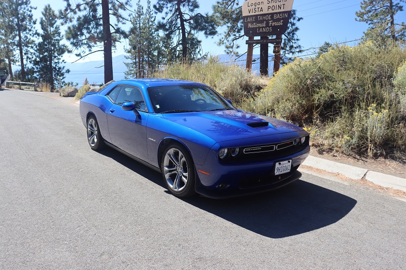 Na cestu k jazeru Tahoe si požičiavame takéto ikonické americké auto
