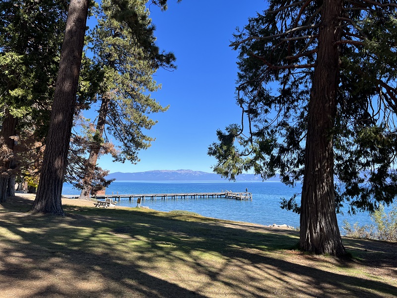 Prichádzame k mólu na na Sugar Pine Point Beach