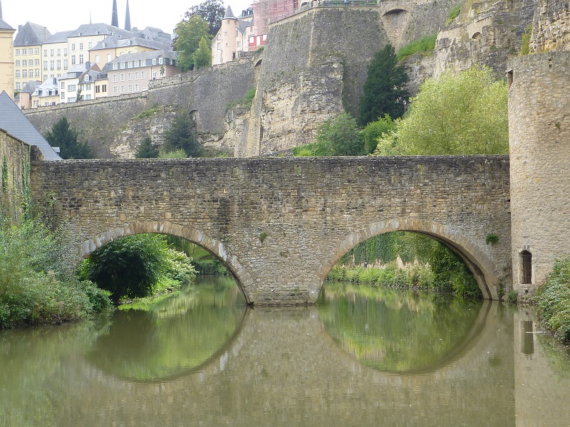  Rieka Alzette v centre Luxemburgu