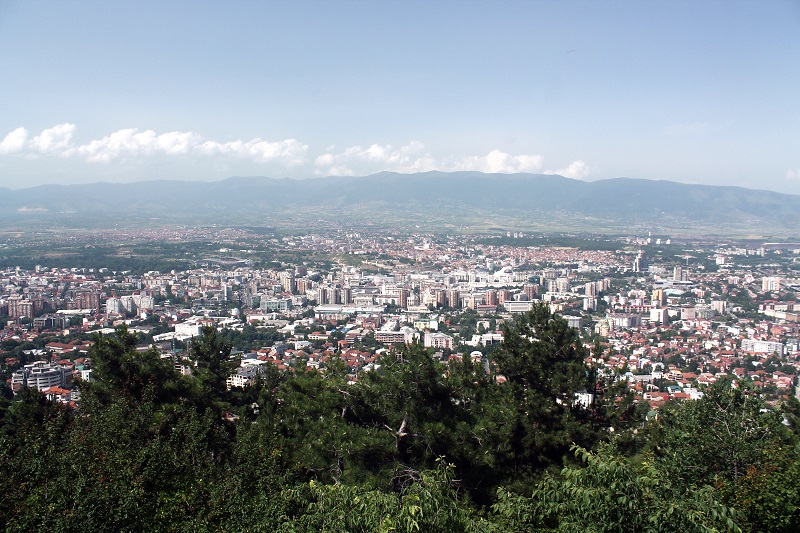 Skopje ako na dlani zo spodnej stanici lanovky na vrch Vodno