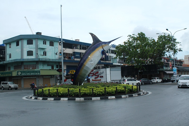 Pekné riešenie kruhového objazdu v Kota Kinabalu