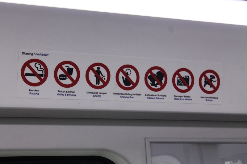 Čo všetko je zakázané v metre v Kuala Lumpur?
