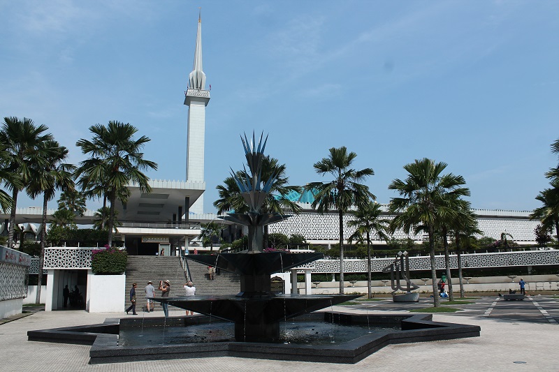 Fontána pred National Mosque of Malaysia