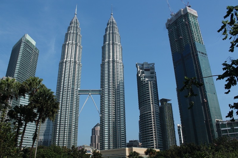 Petronas Twin Towers za denného svetla