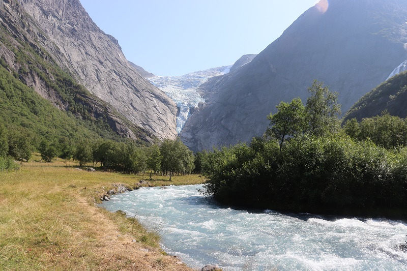 Krásny pohľad na ľadovec Briksdalsbreen