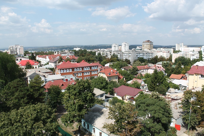 Výhľad na Kišiňov z vrchu Vodnej veže