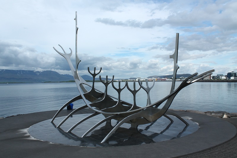 Zaujímavá socha lode Sunvoyager