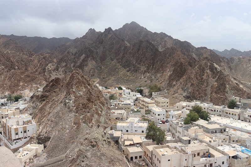 Hory oddeľujú časti Riyam a Muttrah