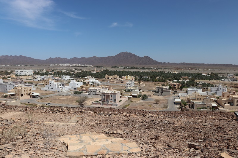 Výhľad z kopčeka na dedinku pod Zukait Tombs
