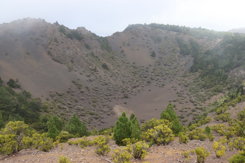 Pohľad z vyhliadky do krátera