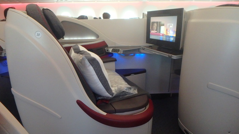 Sedadlo v Business class, Boeing 787-8 Dreamliner, Qatar Airways