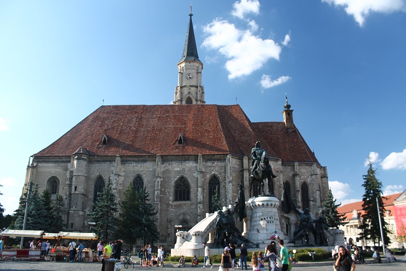 Kostol sv. Michala a socha Mateja Korvína
