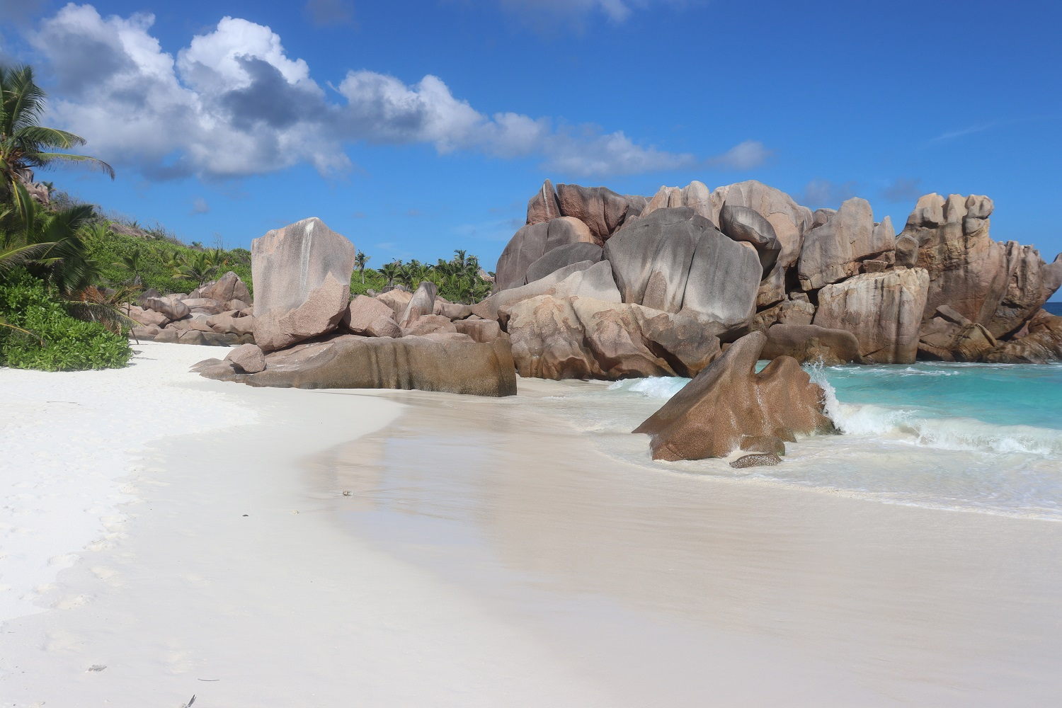 La Digue: korytnačky, žraloky, pláže a pohoda