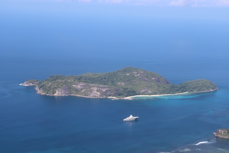Výhľad na ostrov Therese z vyhliadky Morne Blanc