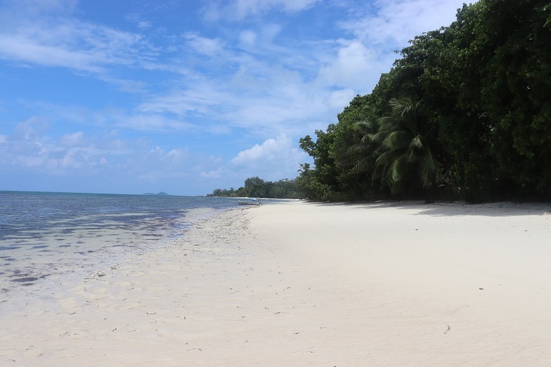 Jedna z mnohých pláží na juhu ostrova