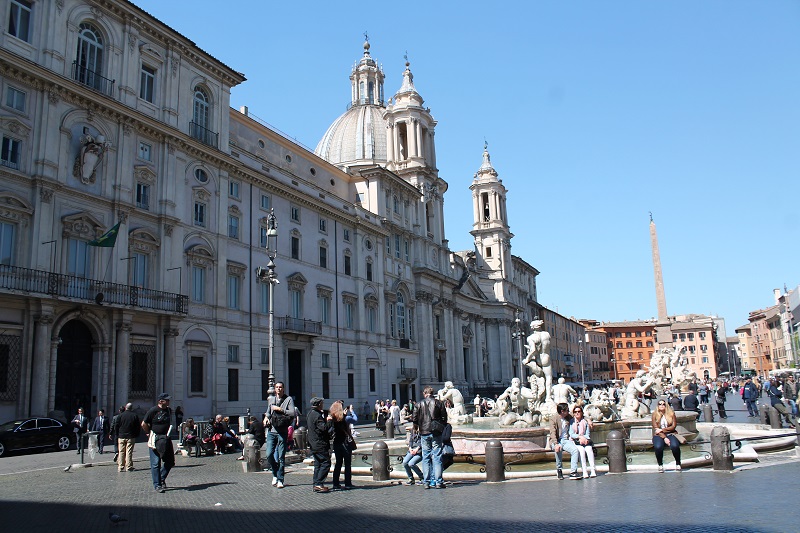 Piazza Navona s fontánami a obeliskom